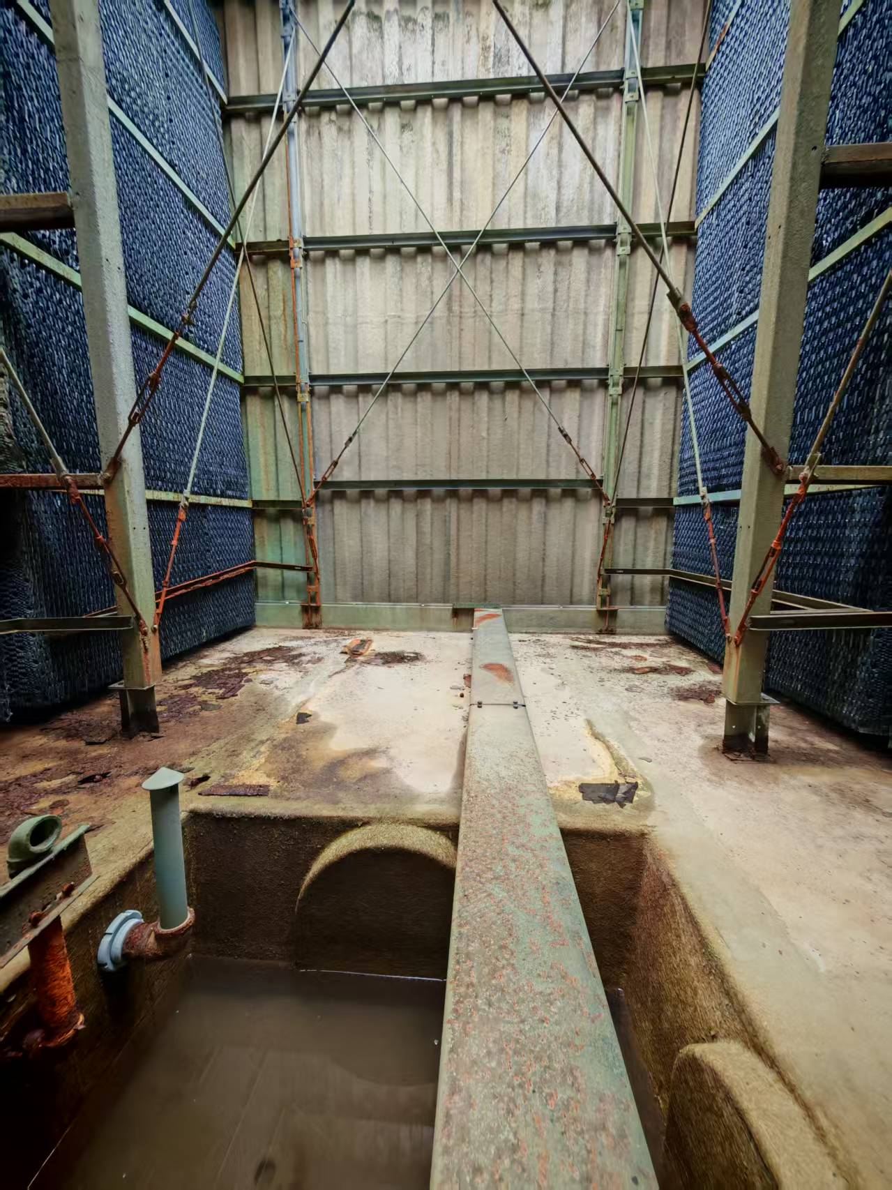 承接工廠冷卻塔集水盆漏水修補